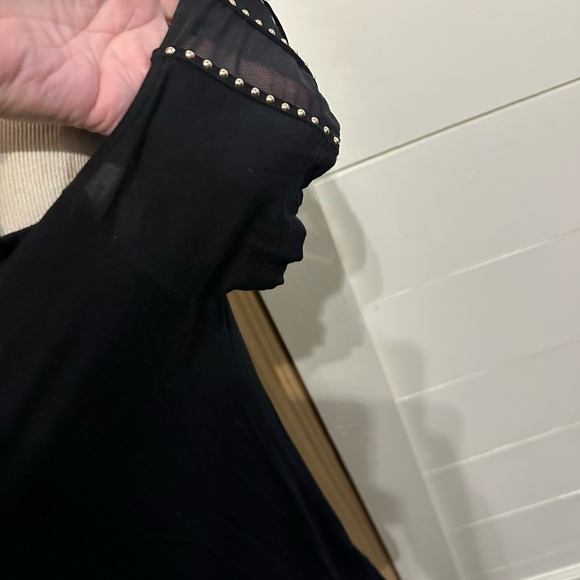 Rock & Republic cold shoulder top - Picture 4 of 6